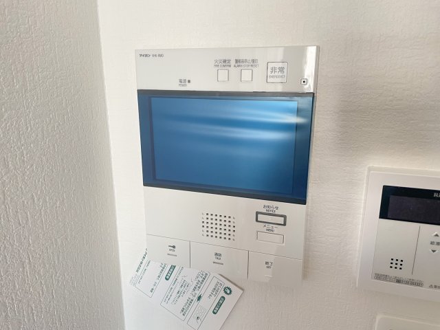 セキュリティ　TVモニターホンは安心ですね。誰か確認してから開けて下さいね