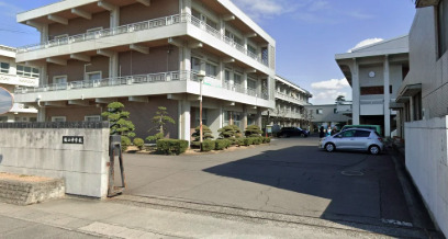 中学校　丸亀市立飯山中学校（中学校）まで1254m
