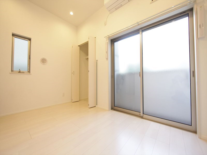 バルコニー　洋室6.4帖　ロフト6.2帖（収納にも寝室にも使えます）