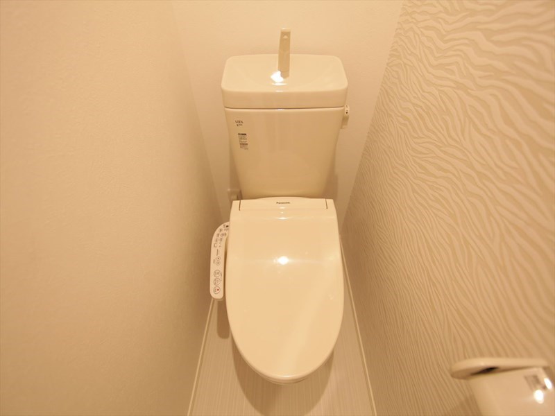 トイレ　温水洗浄暖房便座付トイレ