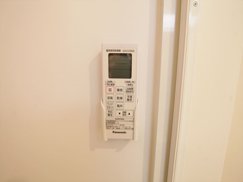 その他設備　浴室暖房乾燥機付き