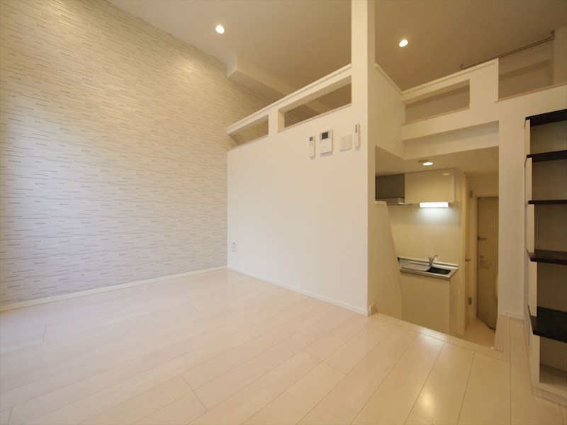 居室・リビング　洋室6.4帖　ロフト6.2帖（収納にも寝室にも使えます）