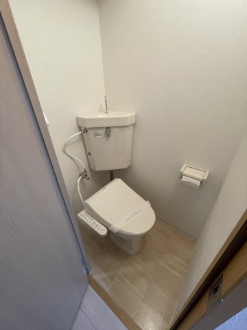 トイレ　(参考)同マンション同間取り他部屋の写真