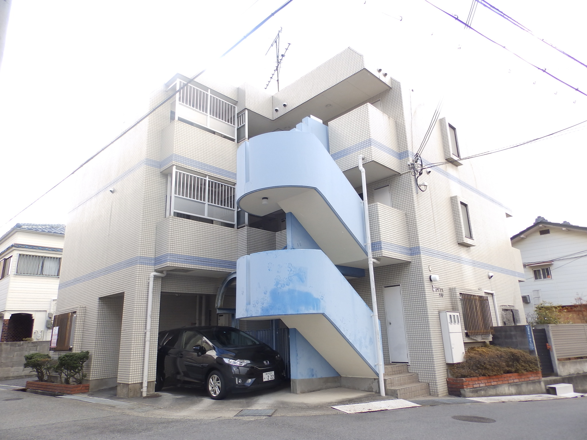 建物外観　静かな住宅街