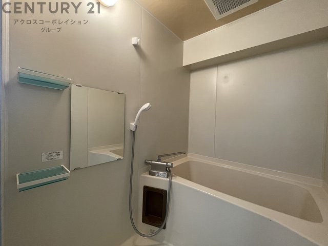 バス・シャワールーム　バストイレセパレートタイプのシンプルな浴室です♪