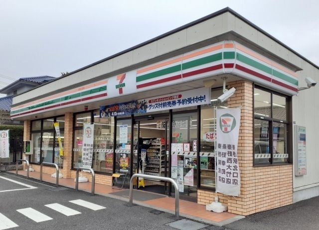 コンビニ　セブンイレブン（コンビニ）まで450m