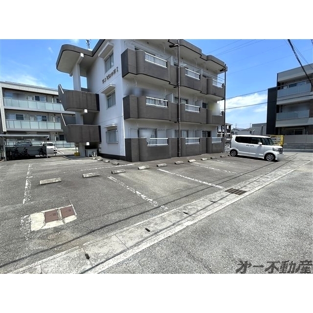 駐車場　駐車場