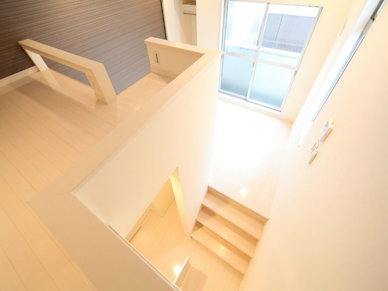 バルコニー　洋室5.6帖　ロフト5.9帖（収納にも寝室にも使えます）