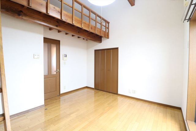 居室・リビング　２０２号室