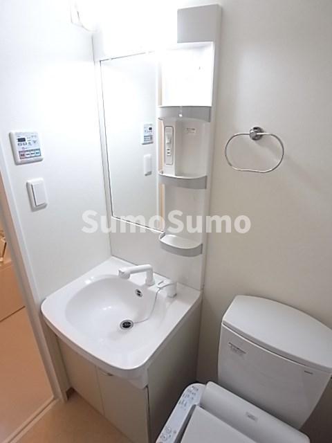 洗面設備　明るい洗面所です