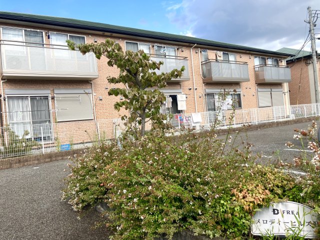 建物外観　敷地内に駐車場あります☆