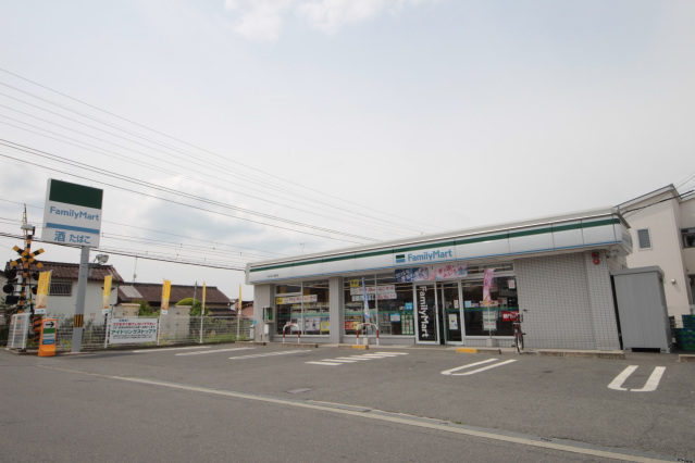コンビニ　ファミリーマートみみなし駅前店（コンビニ）まで566m