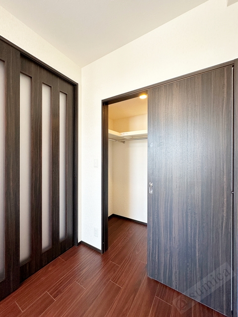 収納　ウォークインクローゼット収納にたっぷりと収納可能です♪♪