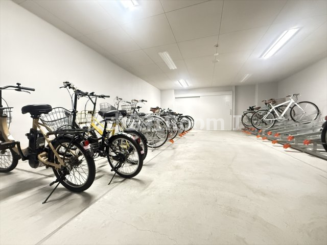 その他共有部分　駐輪場きれいな外観です