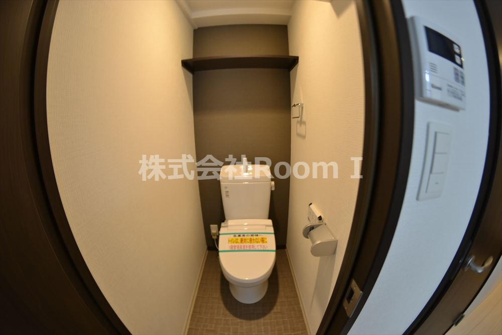 トイレ　落ち着いた色調のトイレです
