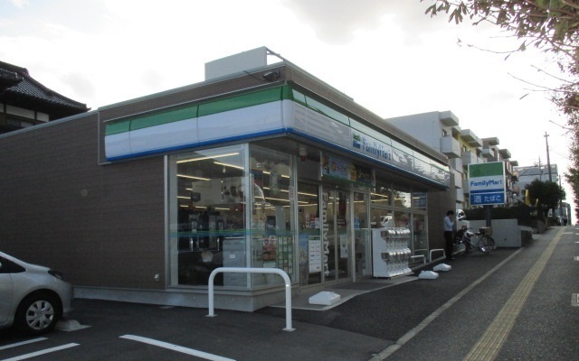 コンビニ　ファミリーマート（コンビニ）まで700m