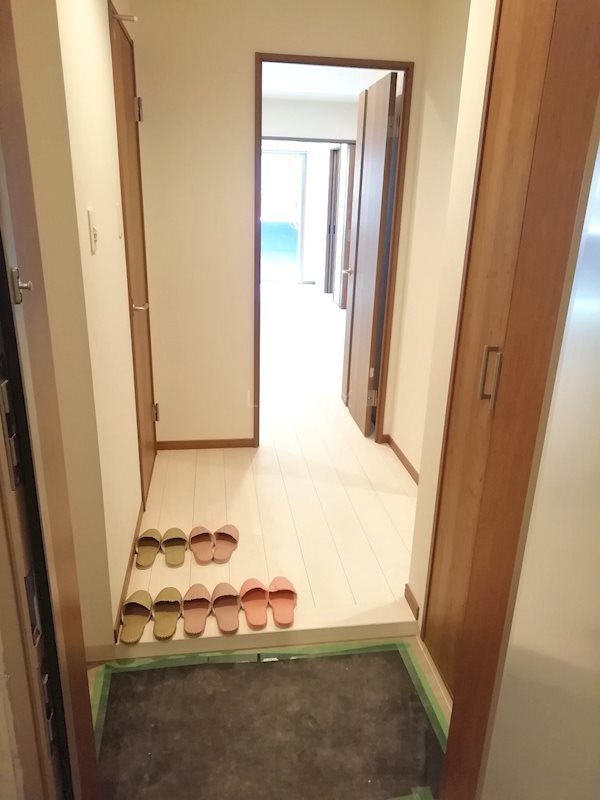 玄関　※写真は別部屋の物になります。