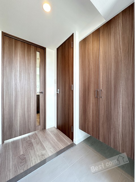 玄関　天井高シューズクローゼット付き♪