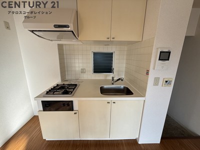 キッチン　収納豊富なシステムキッチンガスコンロ