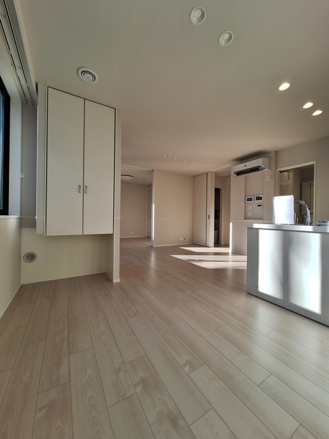 居室・リビング　明るいフローリングのお部屋です