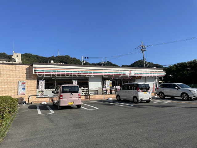 コンビニ　セブンイレブン柏原大県4丁目店（コンビニ）まで305m