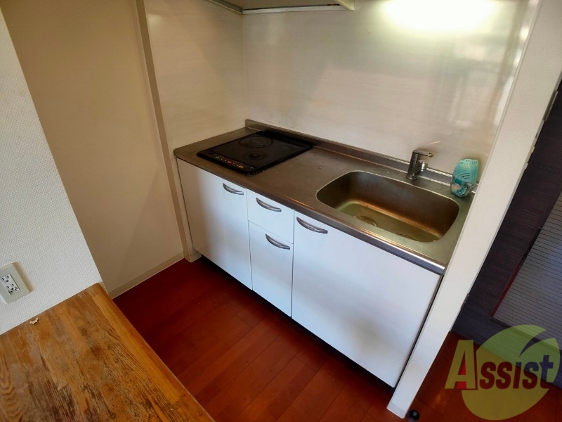 キッチン　ＩＨシステムキッチンです。お手入れも楽々ですね。