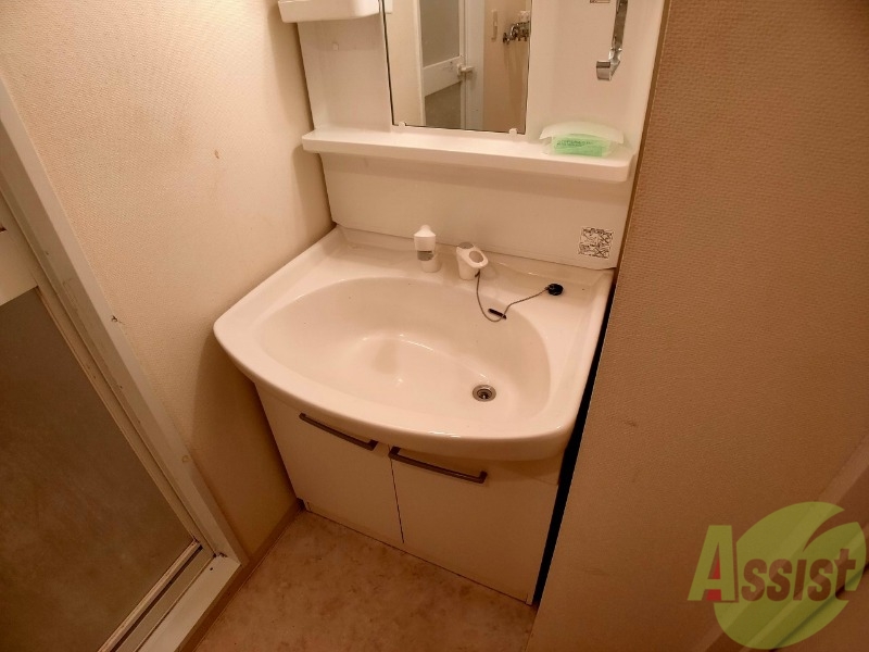 洗面設備　大きくて使いやすそうな独立洗面台になっています。