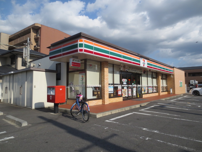 コンビニ　セブンイレブン（コンビニ）まで570m