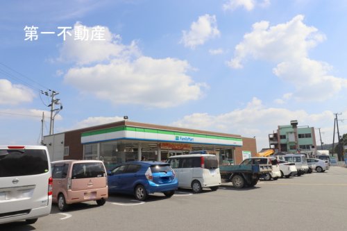 コンビニ　ファミリーマート加東天神店（コンビニ）まで331m