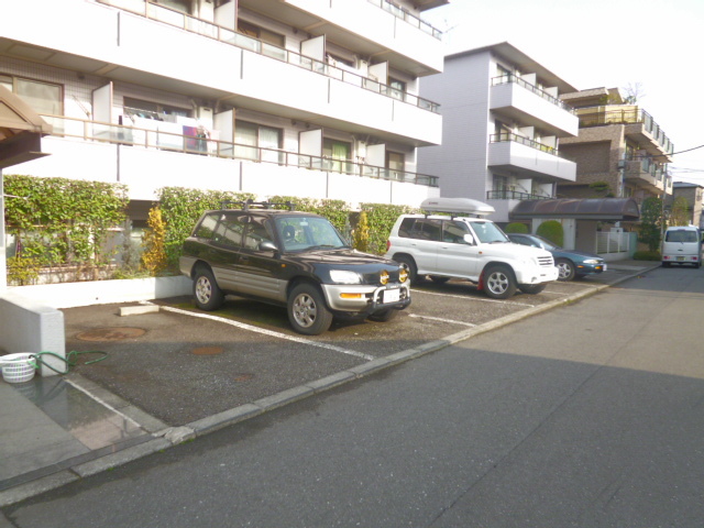 駐車場　★駐車場★（空き状況・使用料等詳細はご確認下さい）