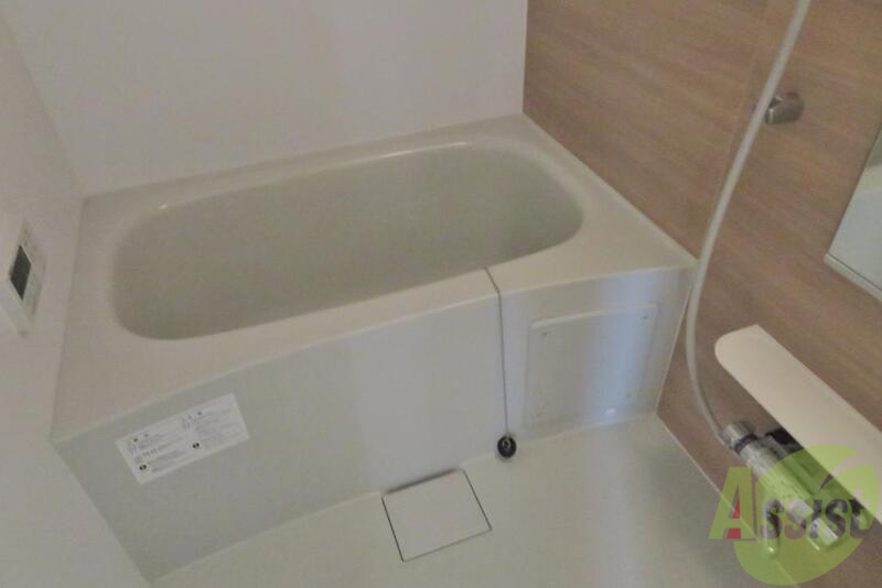 バス・シャワールーム　足を伸ばしてゆっくりお風呂に入れそうです。