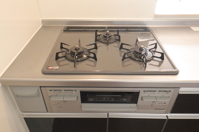 キッチン　３口コンロ・グリル