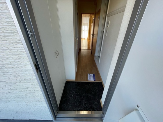 玄関　※別号室の写真です