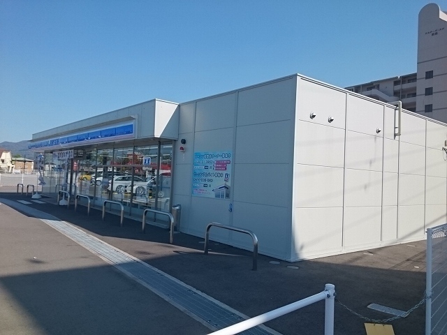 コンビニ　ローソン岩出岡田店様（コンビニ）まで250m