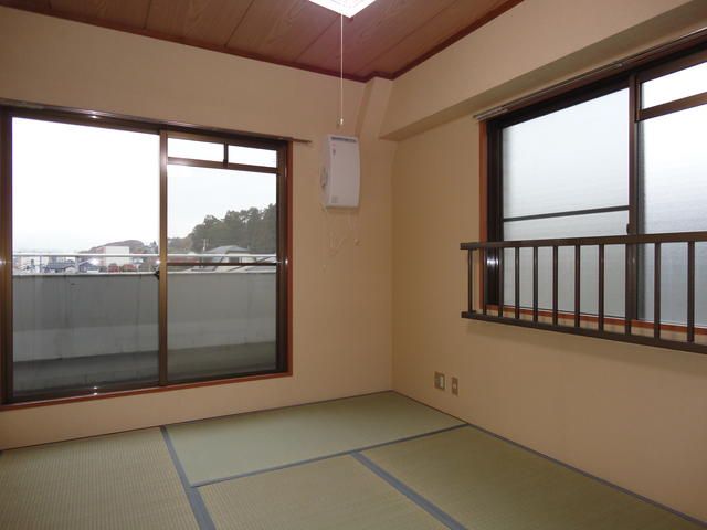 ツインヒルズA館の居間写真