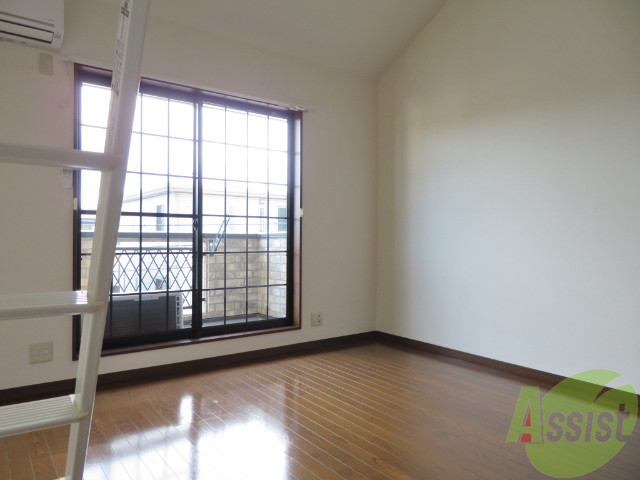 居室・リビング　陽の光が差し込む明るいお部屋は気持がいいですね～