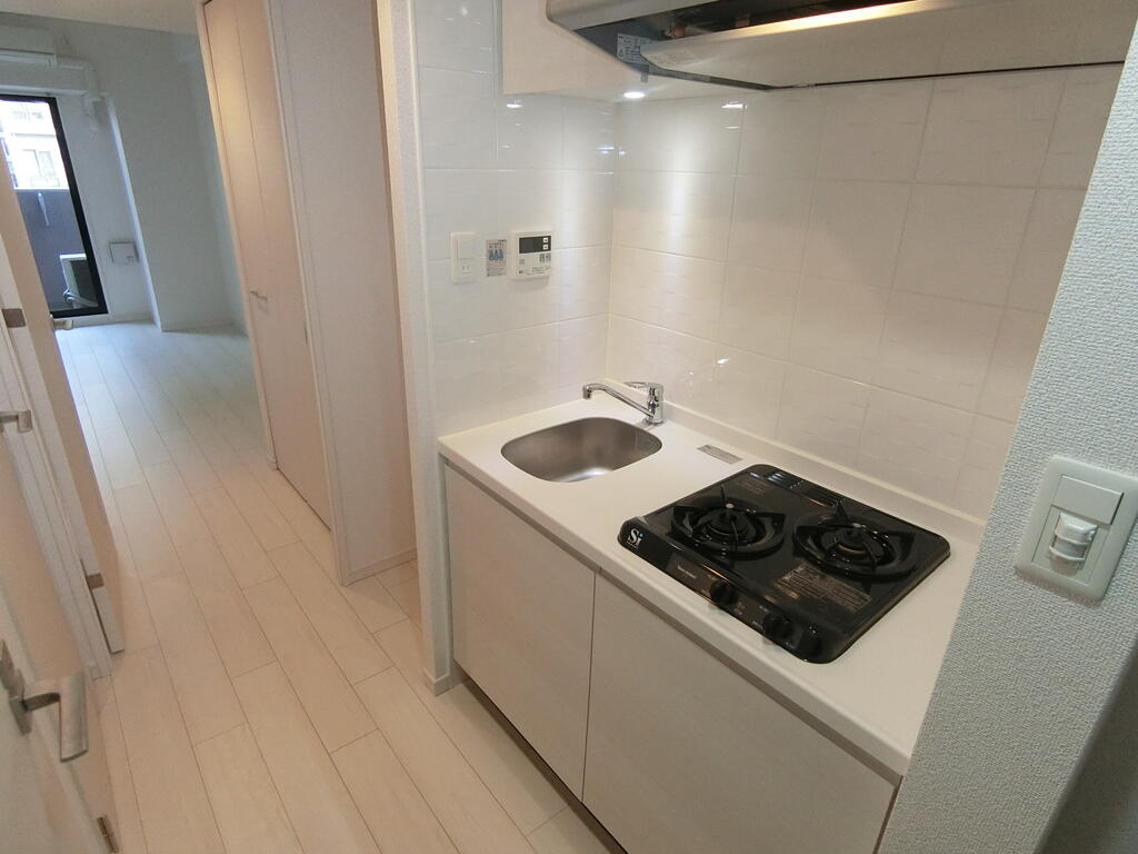 キッチン　2口ガスコンロ　冷蔵庫スペースあり