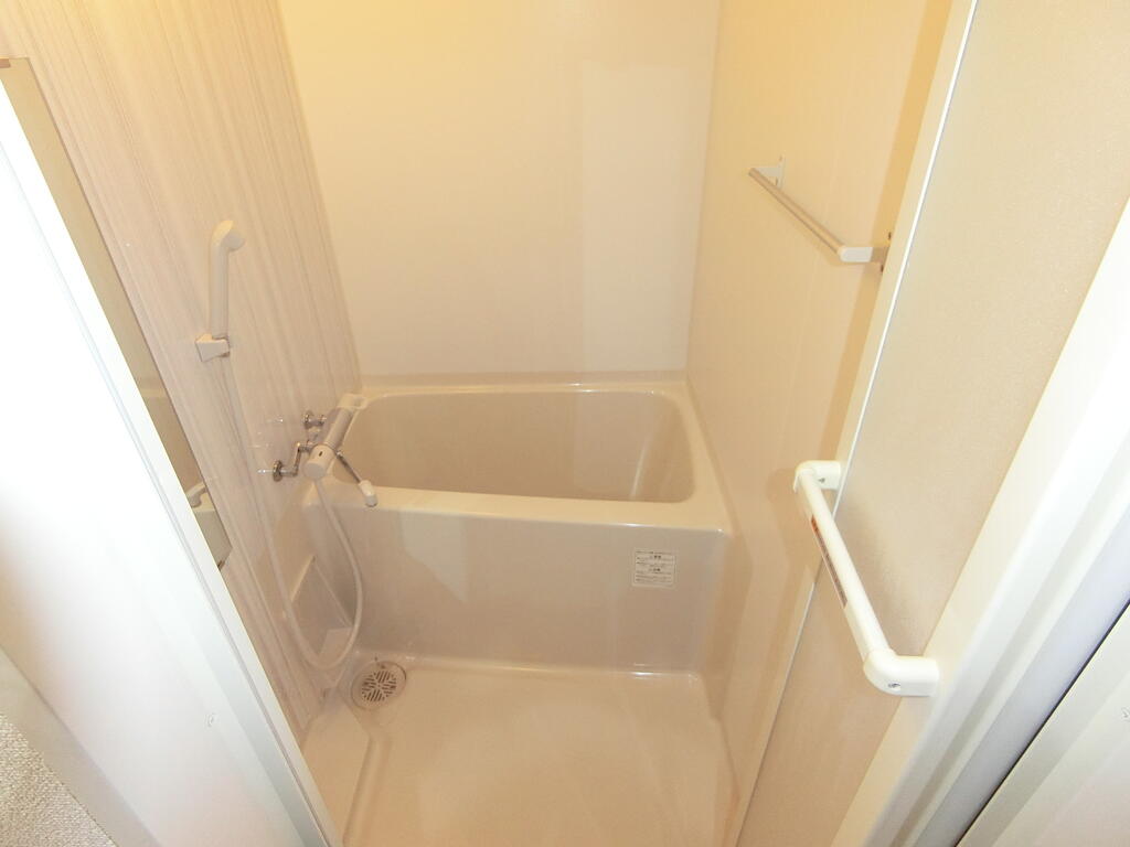 バス・シャワールーム　浴室乾燥機付きです