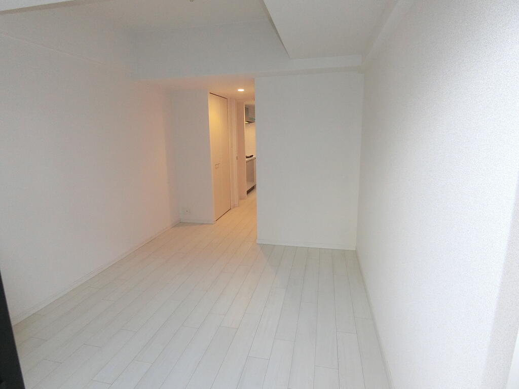 居室・リビング　室内（バルコニー側から）　7.3帖