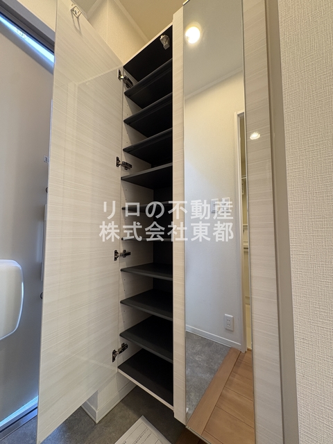 玄関　下駄箱付なので、玄関はいつでもスッキリ片付きますね☆
