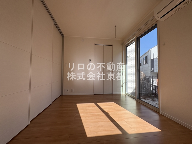その他部屋・スペース　南東向きなので暖かな日差しが入りますね♪
