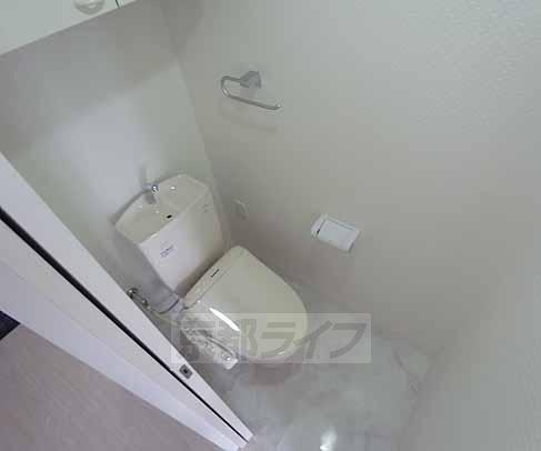 トイレ　真っ白ピカピカです・