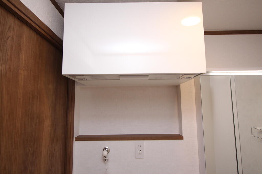 その他部屋・スペース　洗面室にアッパーキャビネット