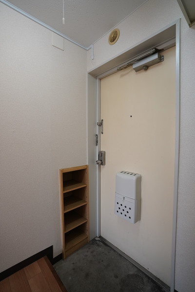 玄関　同じ建物の別の部屋