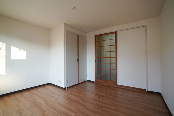 居室・リビング　同じ建物の別の部屋