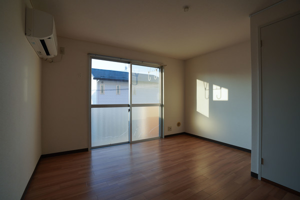 居室・リビング　同じ建物の別の部屋