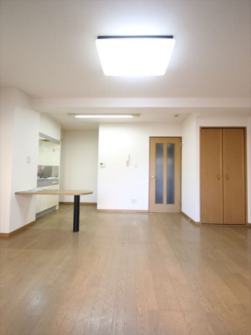 居室・リビング　2面採光で明るいお部屋