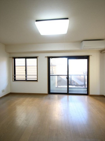 居室・リビング　8.2帖洋室　エアコン・照明器具付