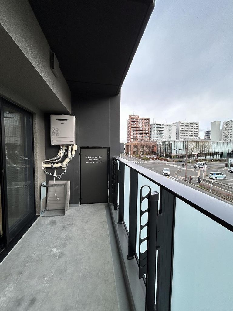 バルコニー　バルコニー（写真奥/北）