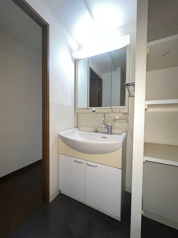 洗面設備　コンパクトで使いやすい洗面所